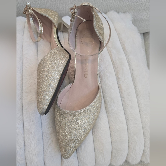 Elegant Gold Glitter Women's Shoes - Picture 9 of 15
